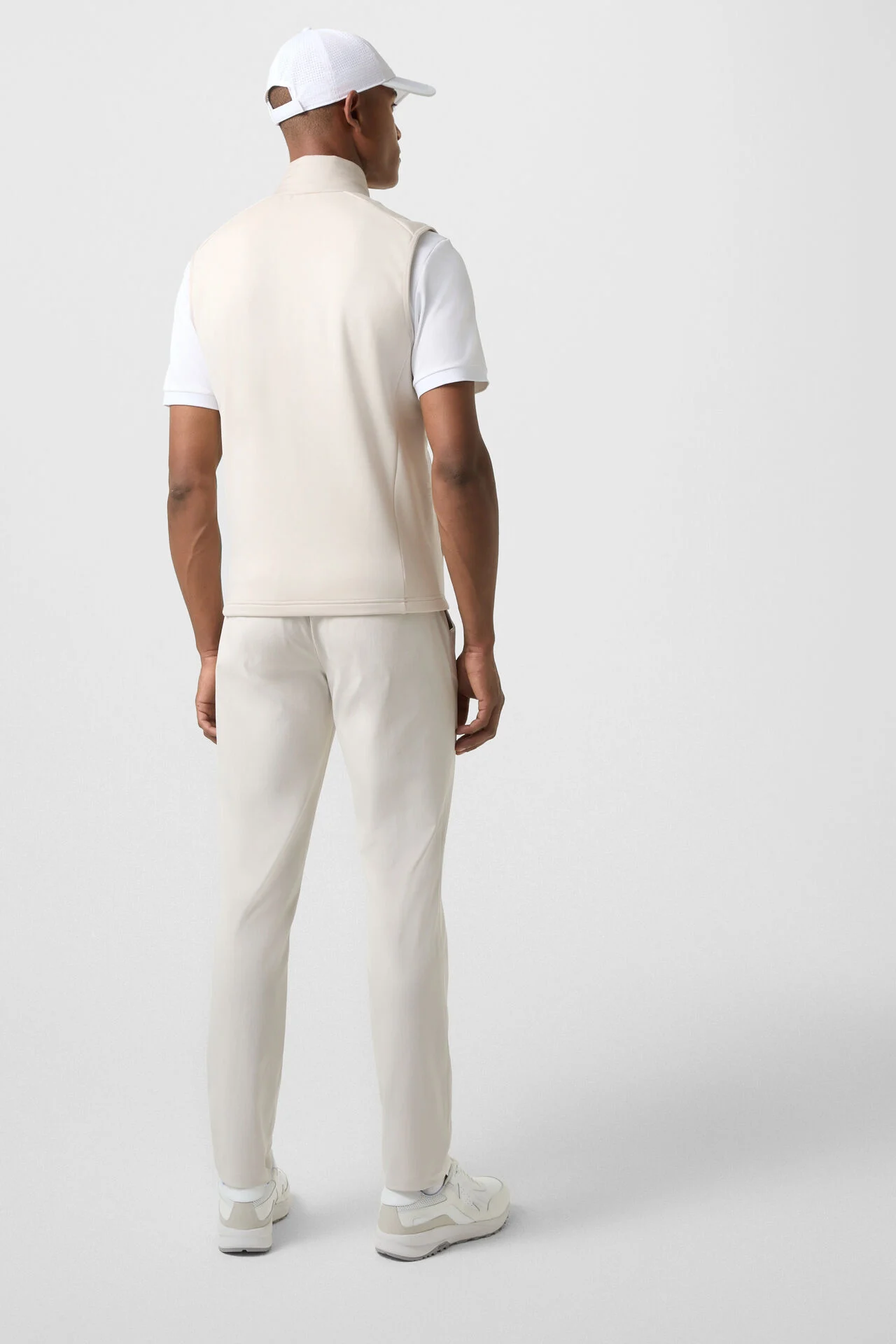 254-8220-8302-777_s01_life_back_01_b2c_1756209721