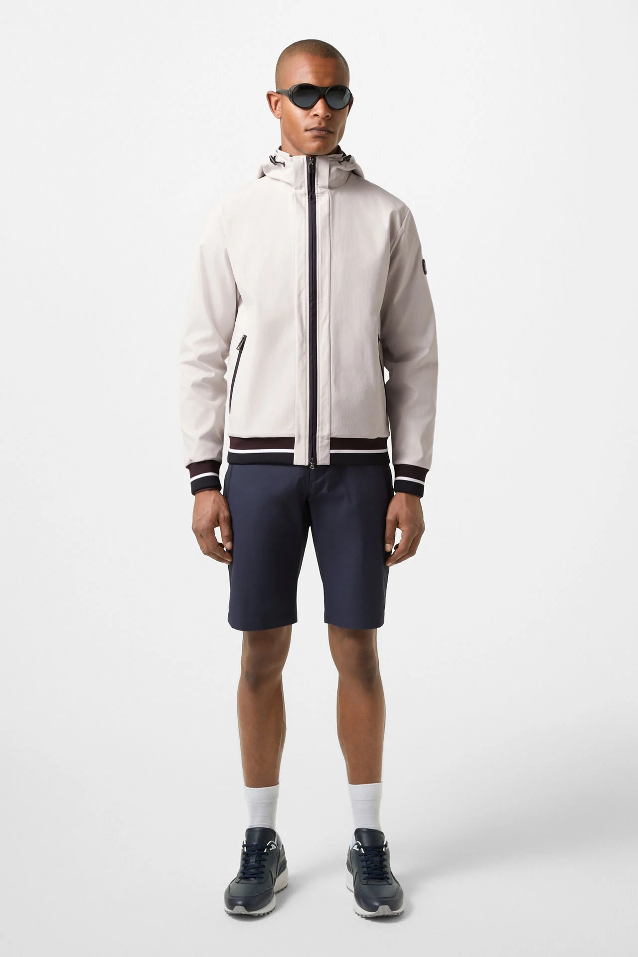 254-8221-9746-777_s01_life_full_01_b2c_1757336418