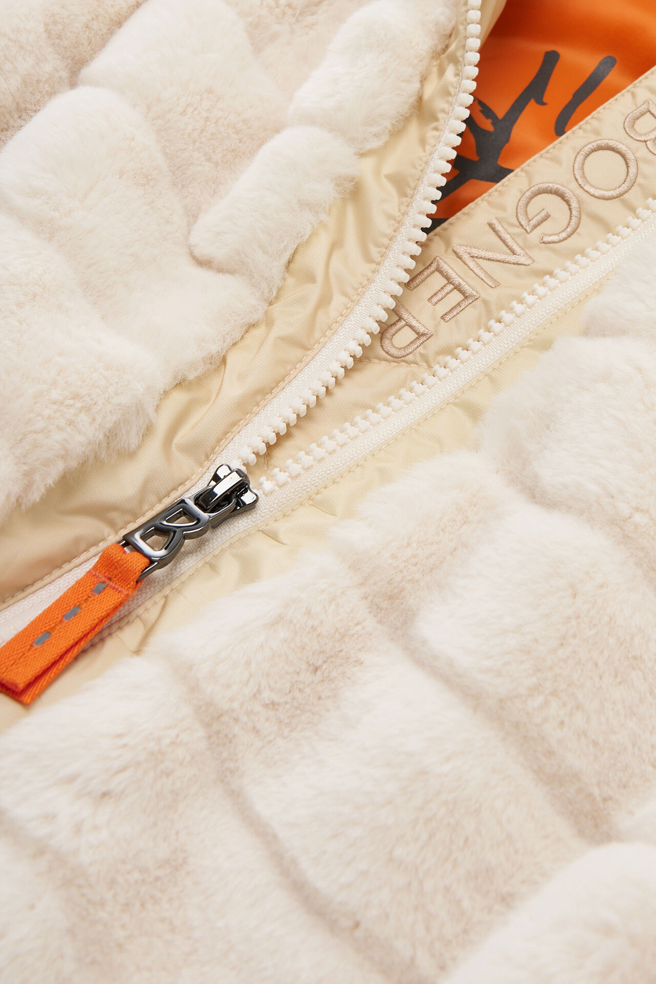 254-8580-1241-730_s01_still_detail_03_b2c_1755786366