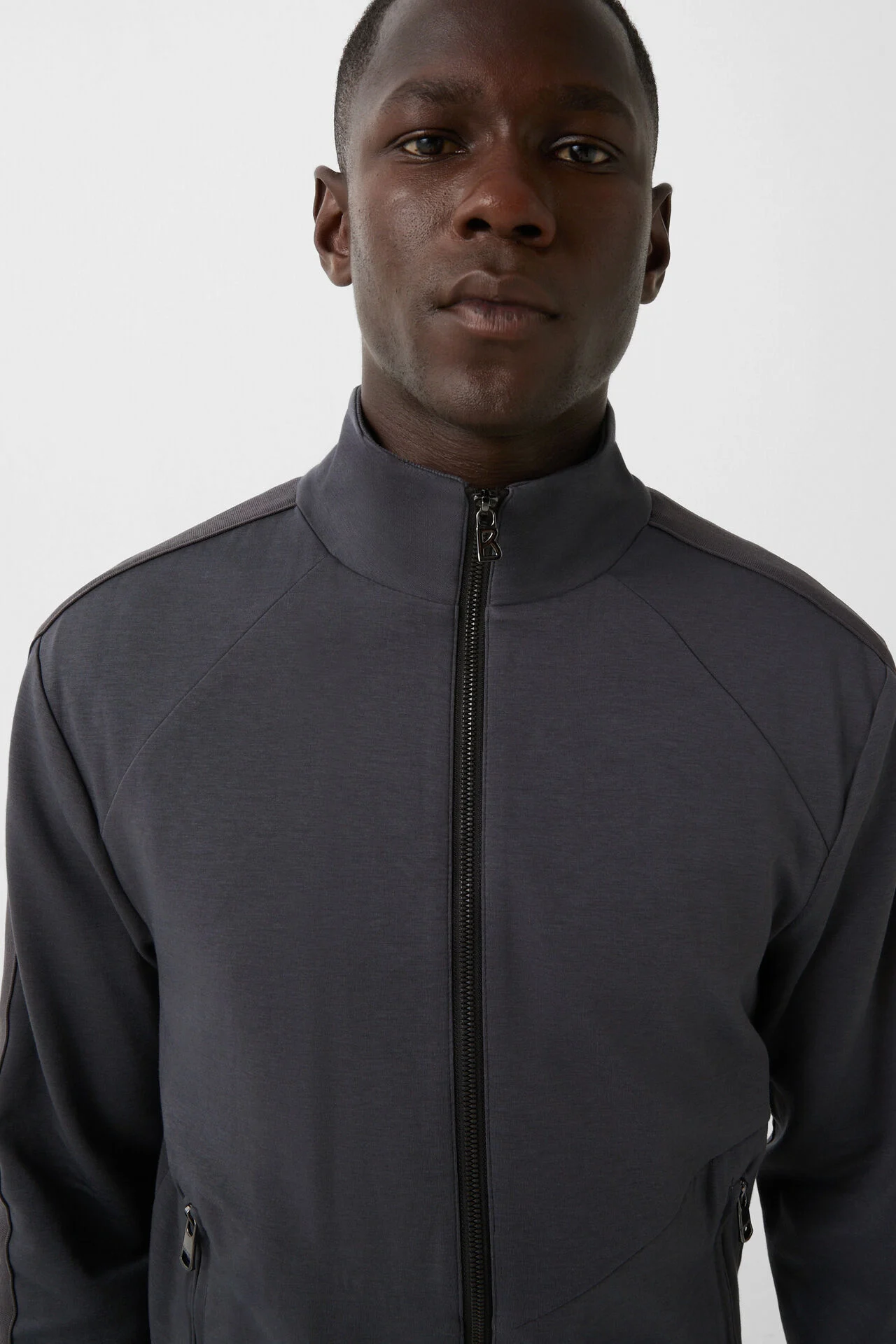 254-8813-5253-951_s01_life_detail_01_b2c_1756903073