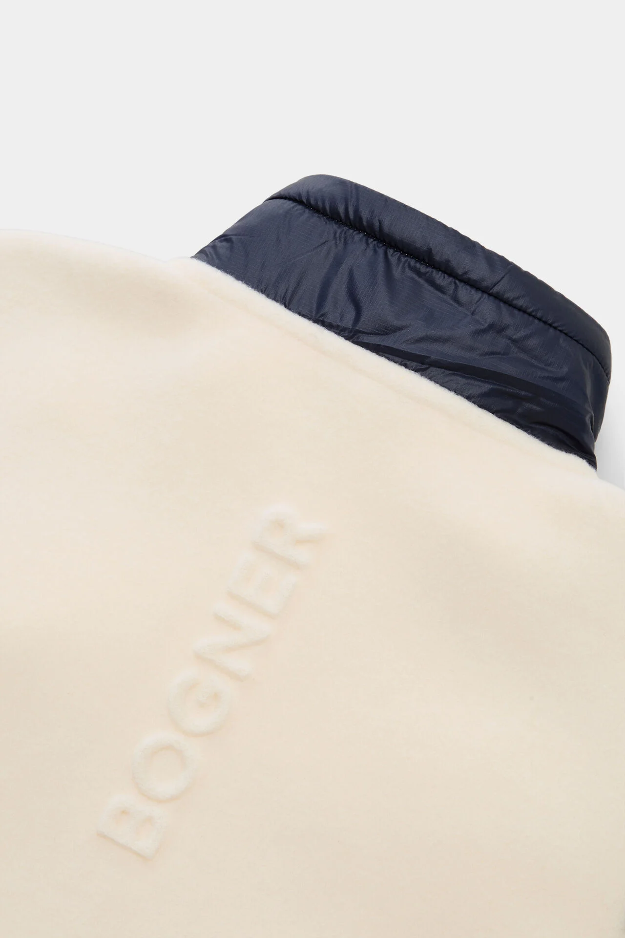 254-8536-5261-001_s01_still_detail_02_b2c_1756976438