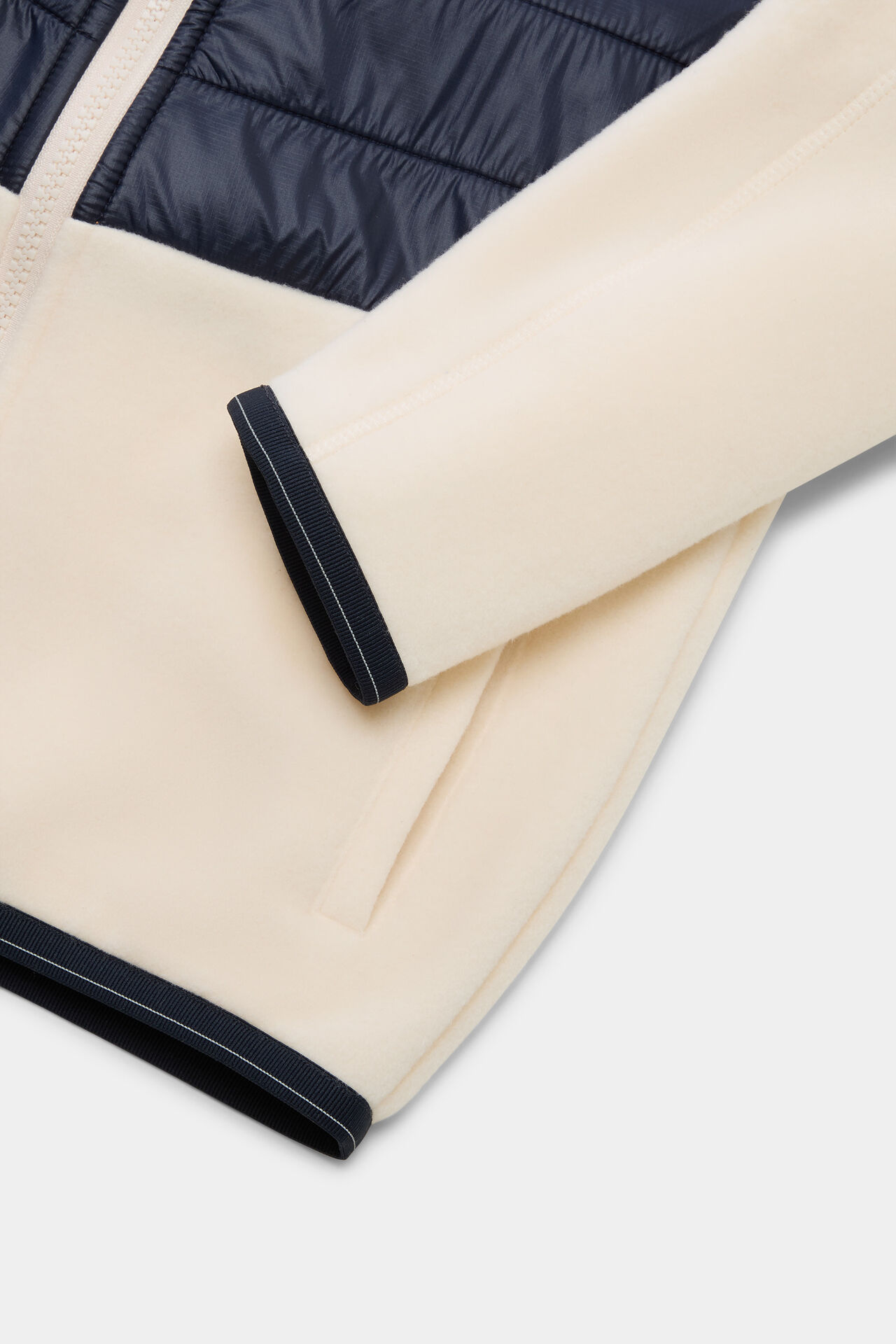 254-8536-5261-001_s01_still_detail_03_b2c_1756976438