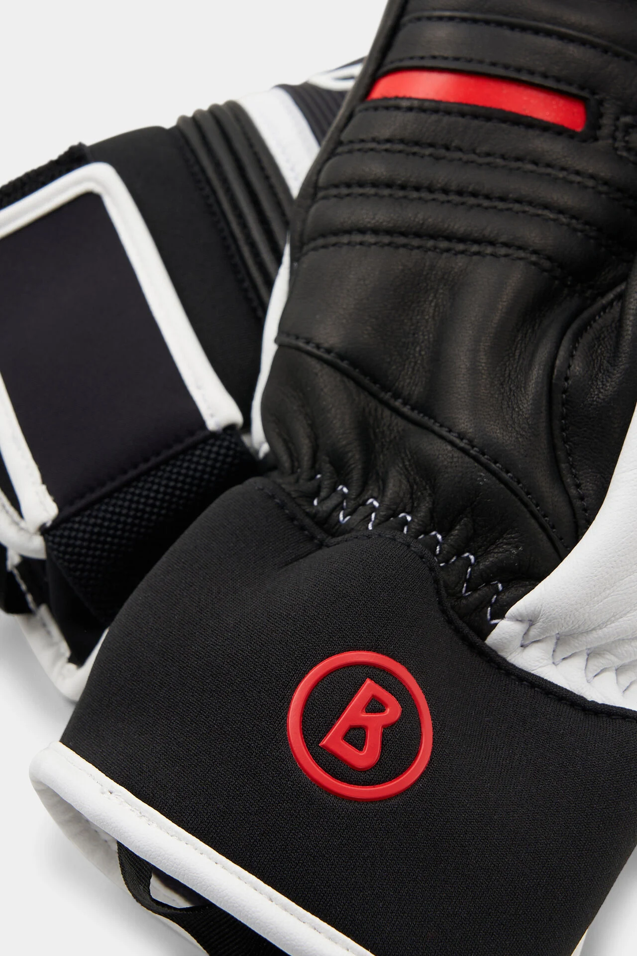 254-6197-Z012-554_s05_still_detail_01_b2c_1762165397