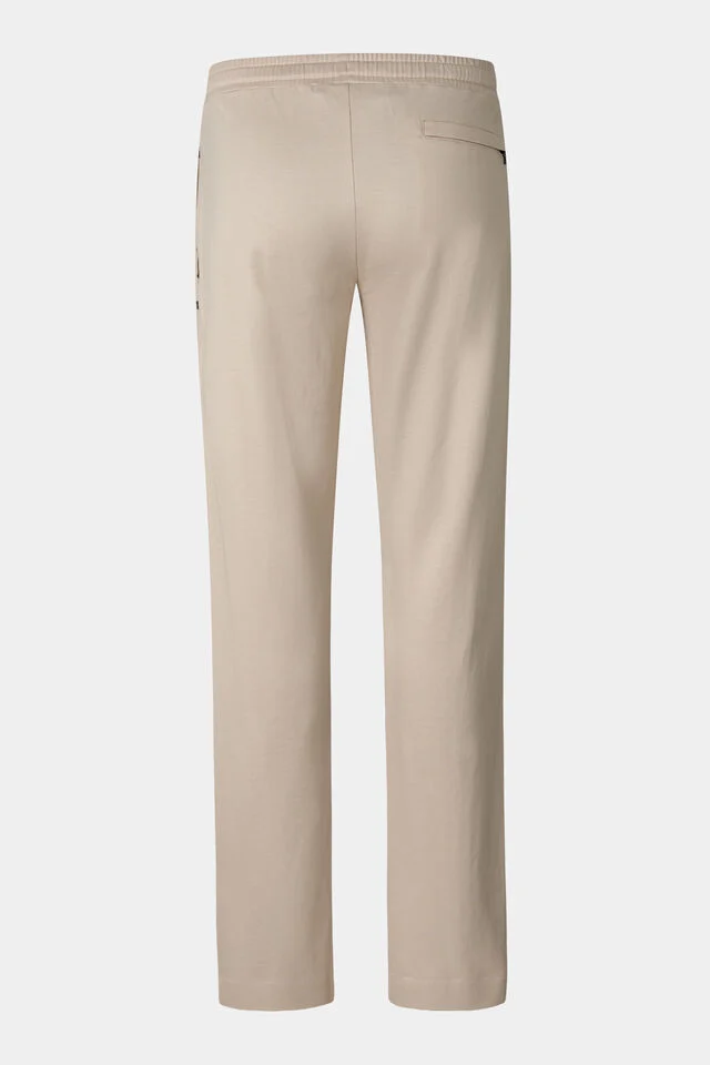 262-1879-9497-758_s01_bust_back_01_b2c_1770801324